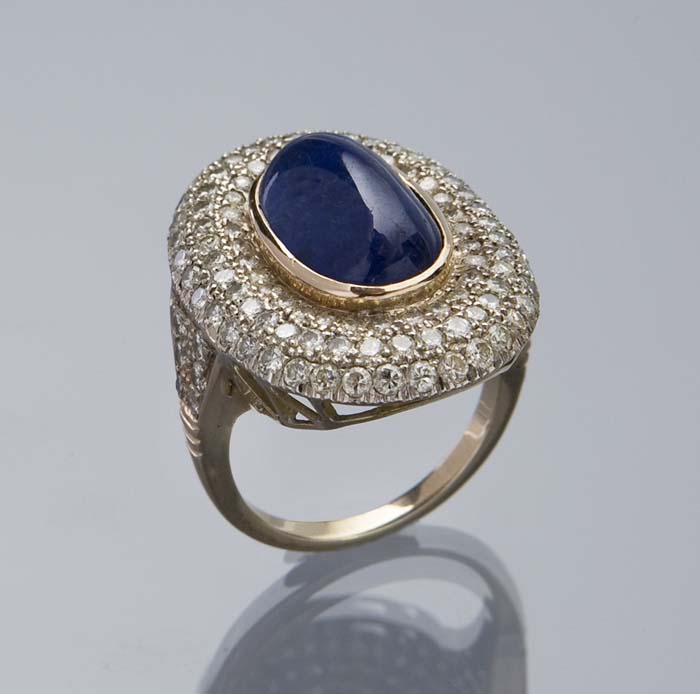 Großer Saphir-Brillant-Ring.