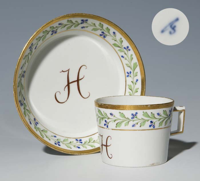 Monogramm-Tasse, Untertasse.