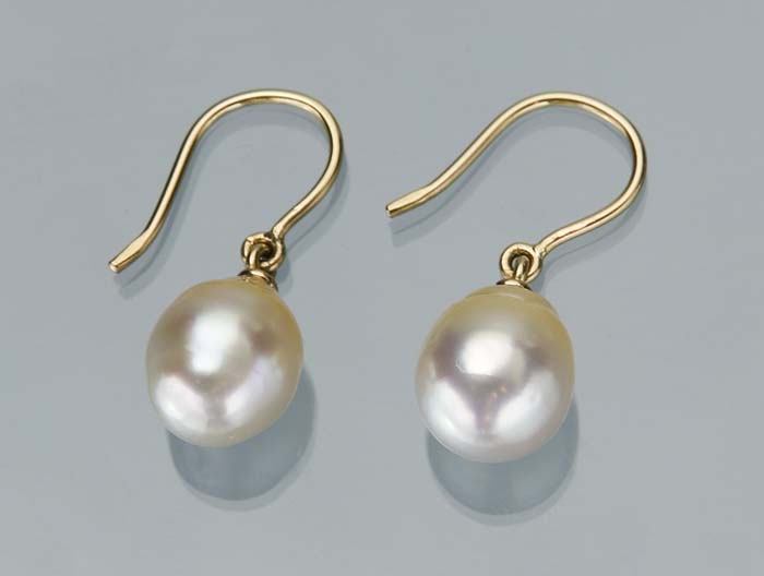 Paar Perlen-Ohrringe.