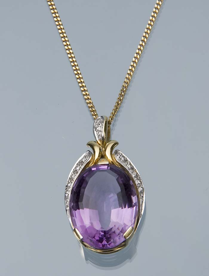 Amethyst-Diamant-Anhänger, Kette.