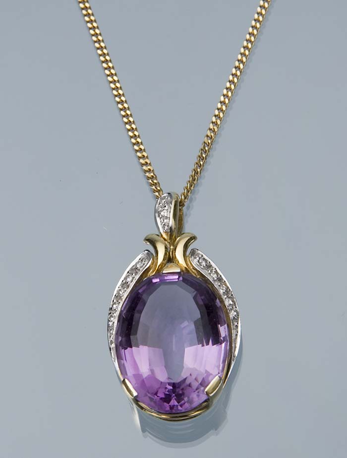 Amethyst-Diamant-Anhänger, Kette.