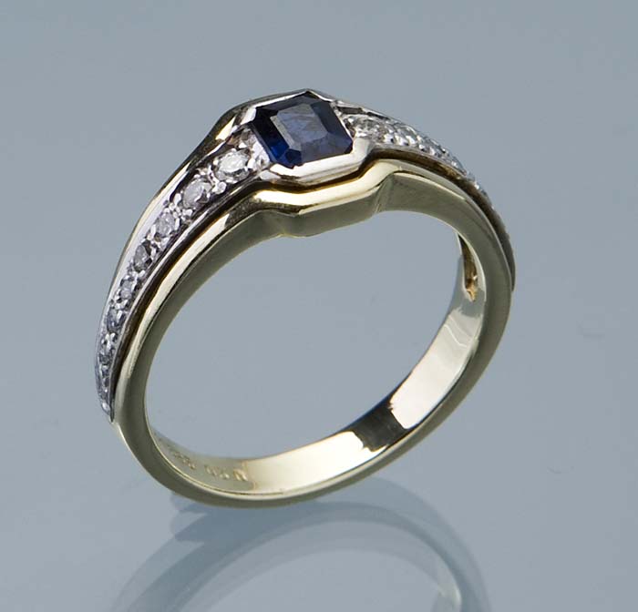 Saphir-Diamant-Ring.