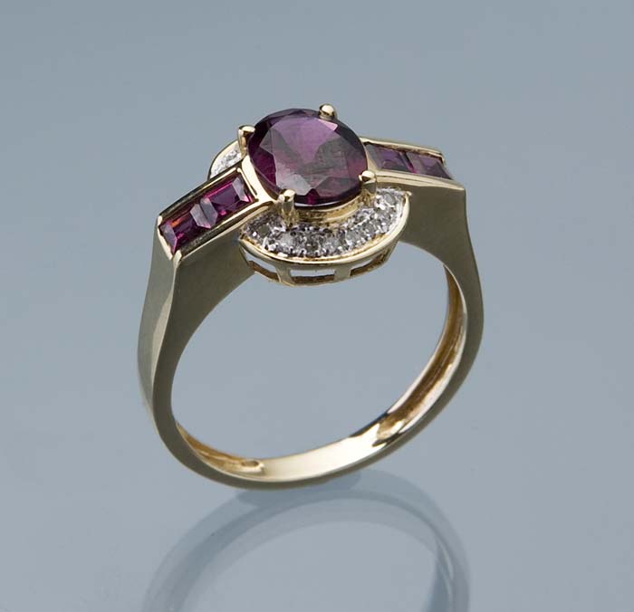 Rubellit-Diamant-Ring.