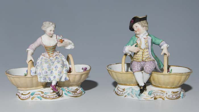 Paar Figuren-Gewürzschalen.