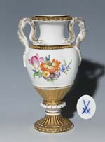 Schlangenhenkelvase.