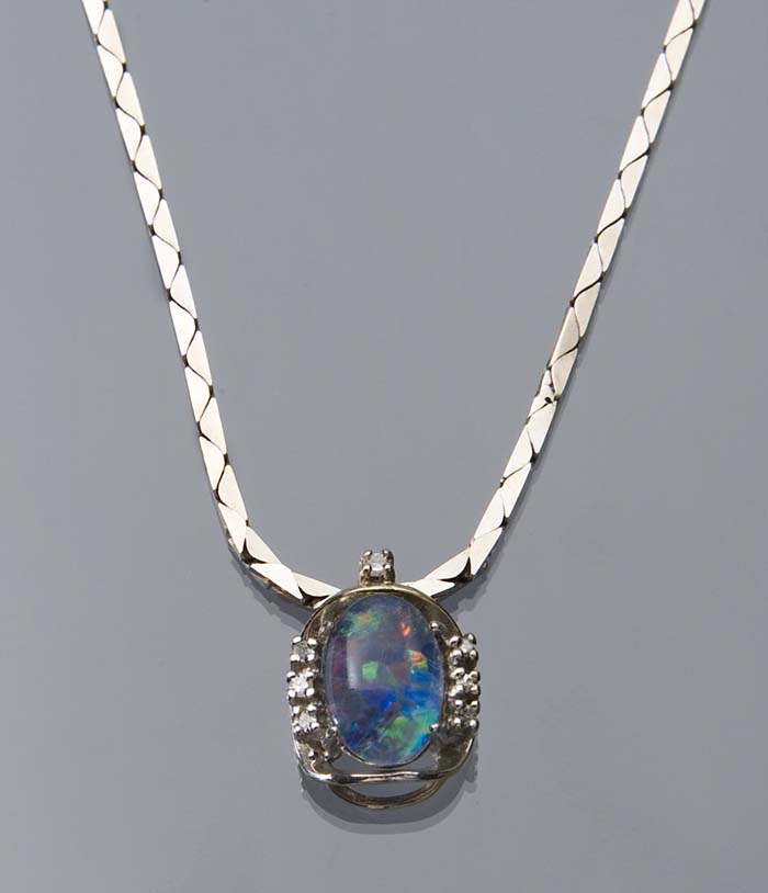 Opal-Anhänger, Kette.