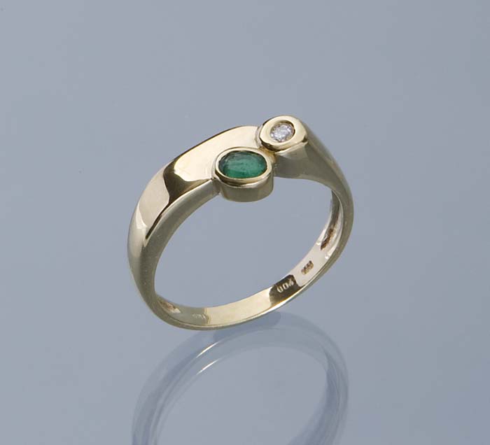 Smaragd-Brillant-Ring.