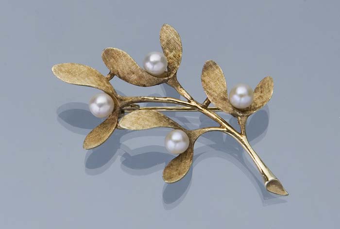 Perlen-Blütenbrosche.