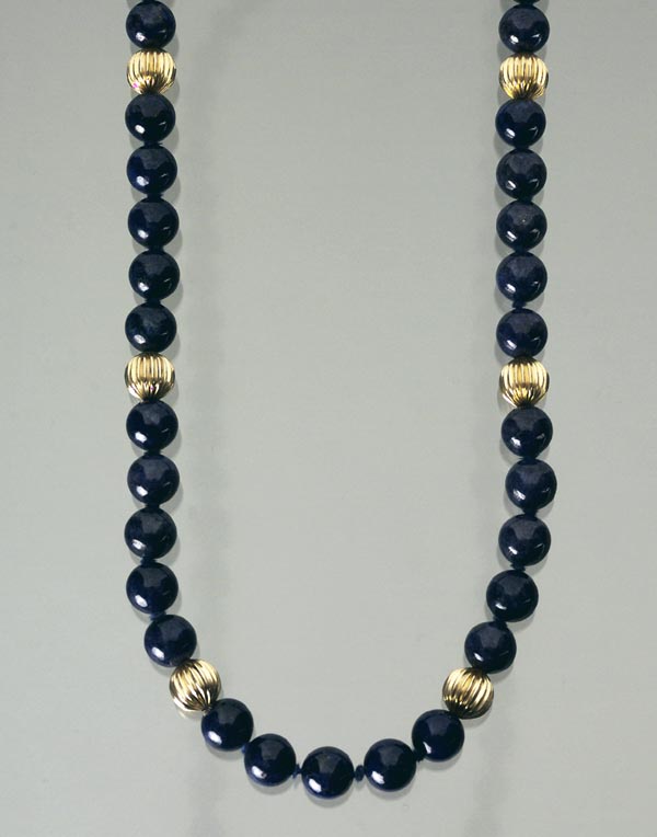 Lapislazuli-Goldcollier.