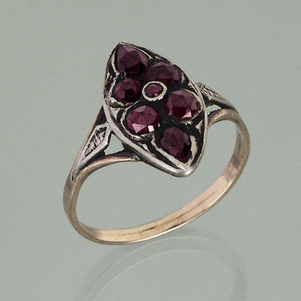 Granat-Ring.