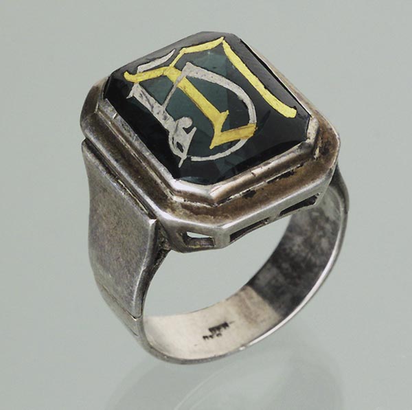 Monogramm-Ring.