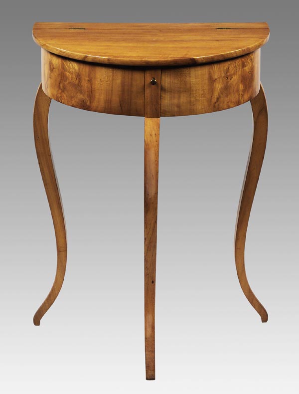 Biedermeier-Konsoltisch.