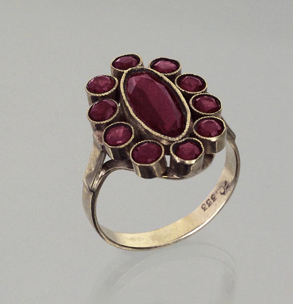 Granat-Ring.