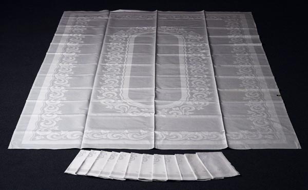 Tafel-Garnitur.