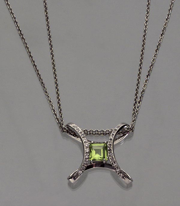 Peridot-Brillant-Anhänger, Kette.