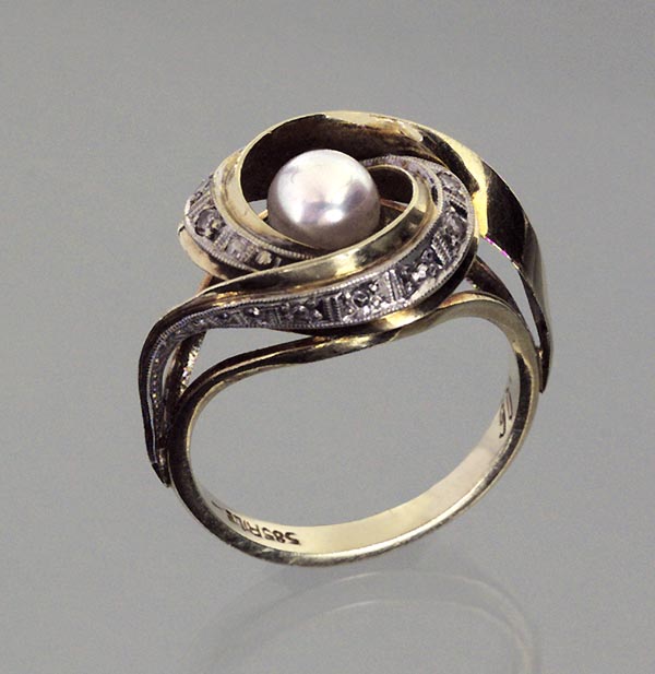 Perlen-Ring.