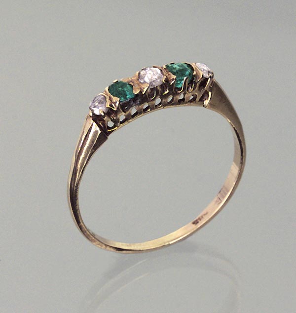 Diamant-Smaragd-Ring.