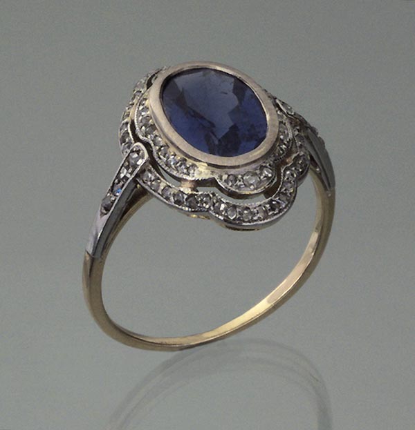 Saphir-Diamant-Ring.