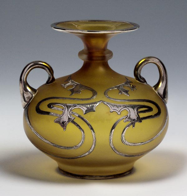 Jugendstil-Henkelvase.