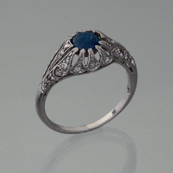 Saphir-Diamant-Ring.