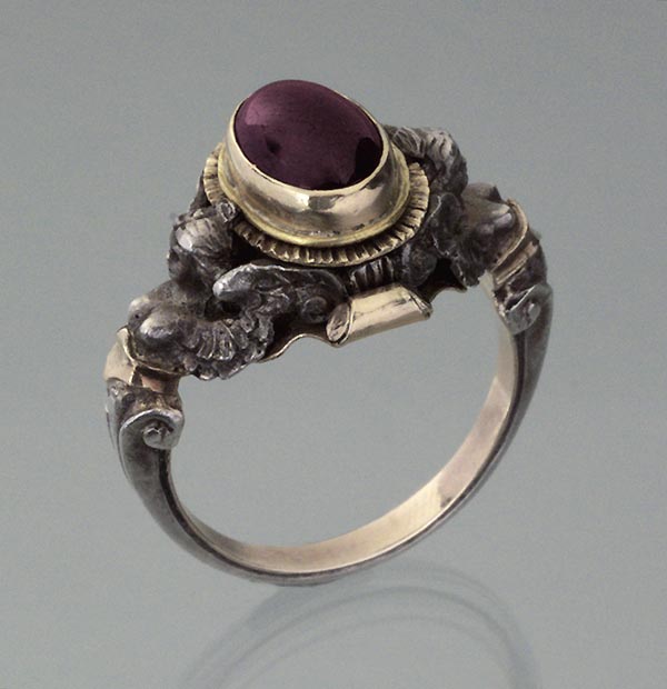 Granat-Ring.