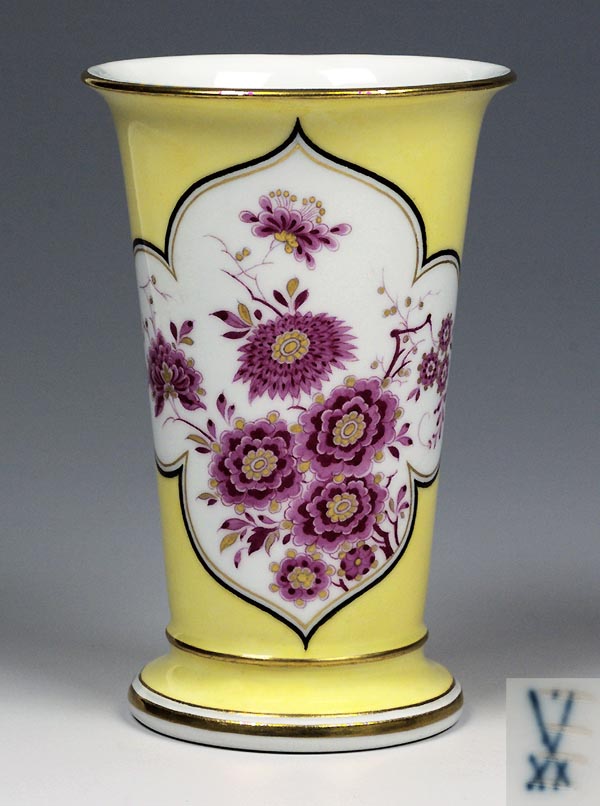 Gelbfond-Vase.