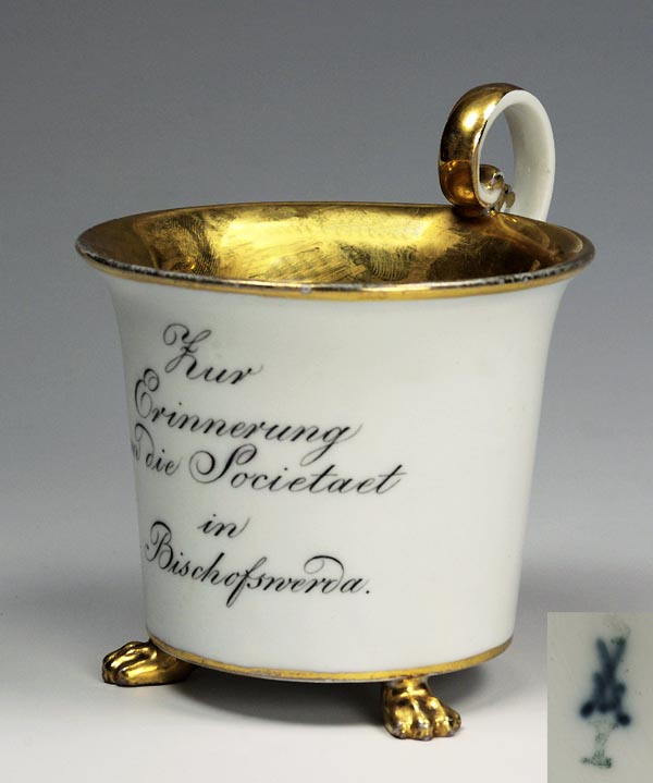 Biedermeier-Tatzentasse.