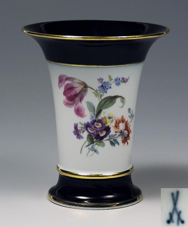 Vase.