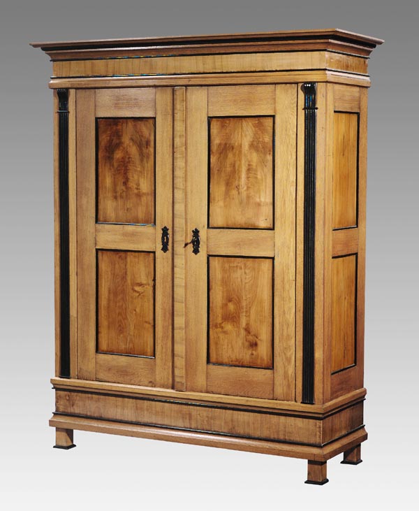 Biedermeier-Schrank.