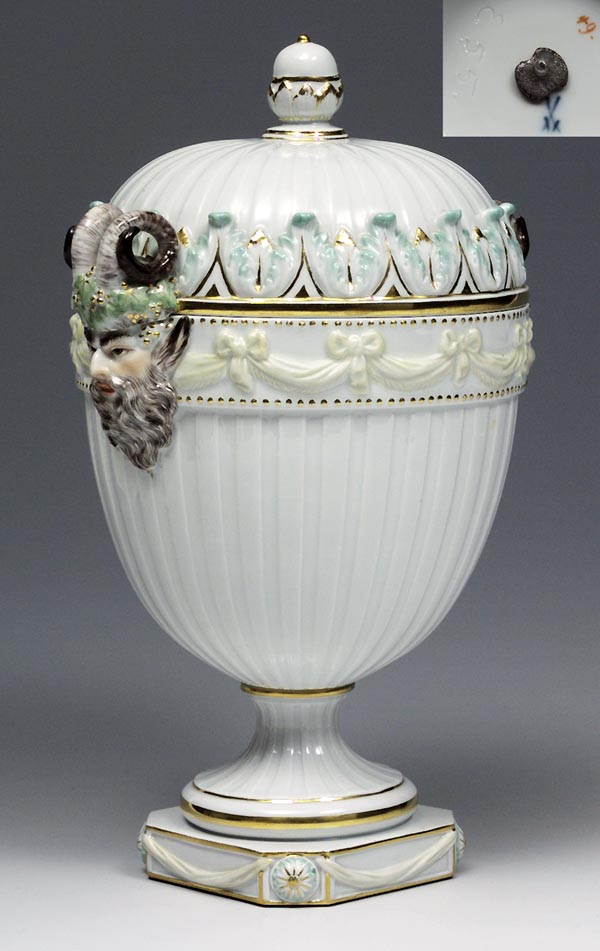 Louis XVI-Deckelvase.