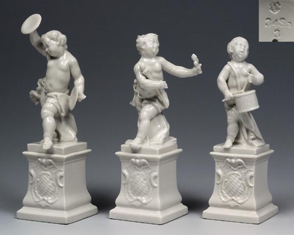 3er Satz Putti-Figuren.