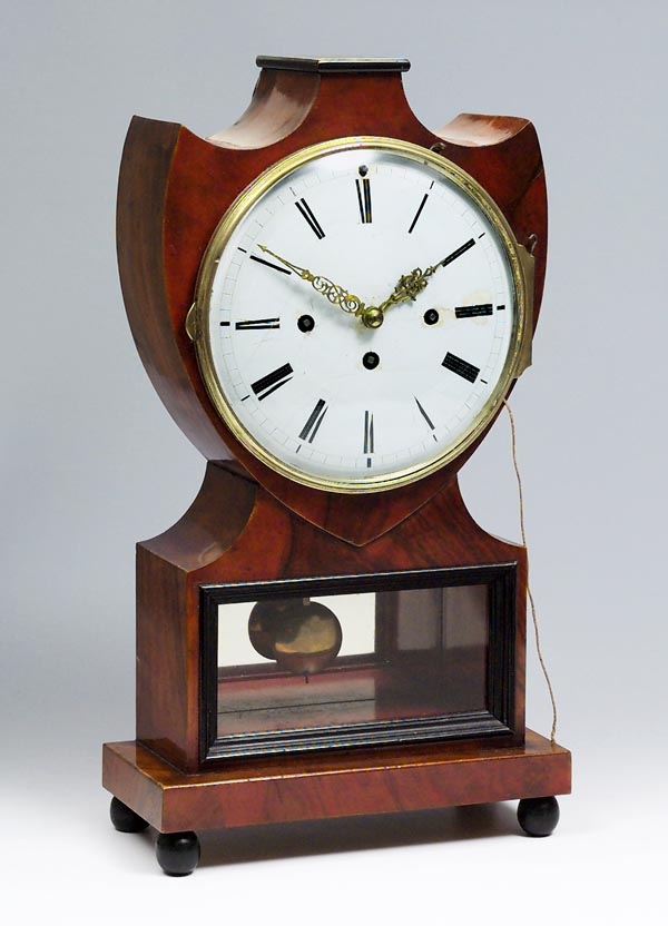 Biedermeier-Kommodenuhr.