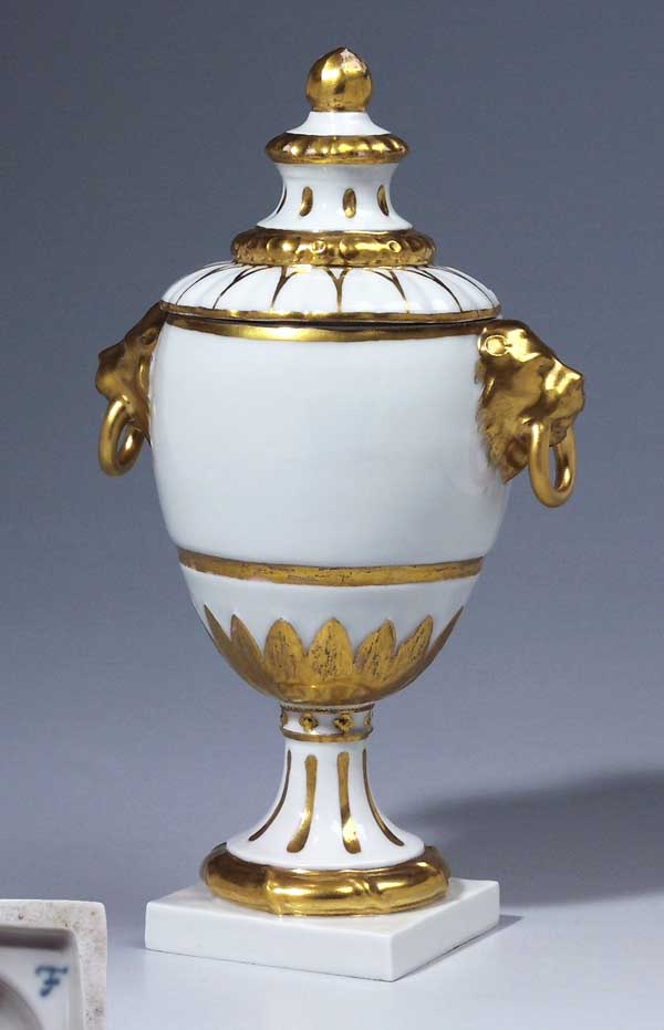 Kleine Louis XVI-Deckelvase.