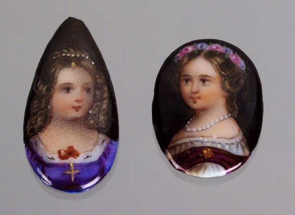 2er Satz Miniatur-Cabochons.