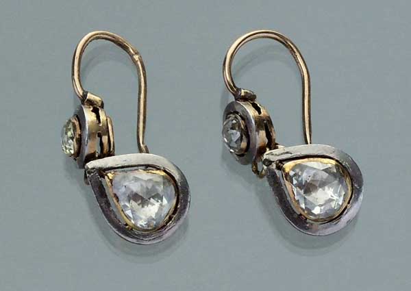 Paar Diamant-Ohrringe.