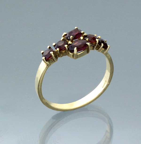 Granat-Ring.