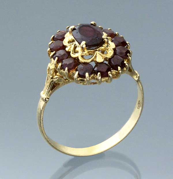 Granat-Ring.