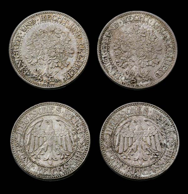 Paar Silber-Münzen.