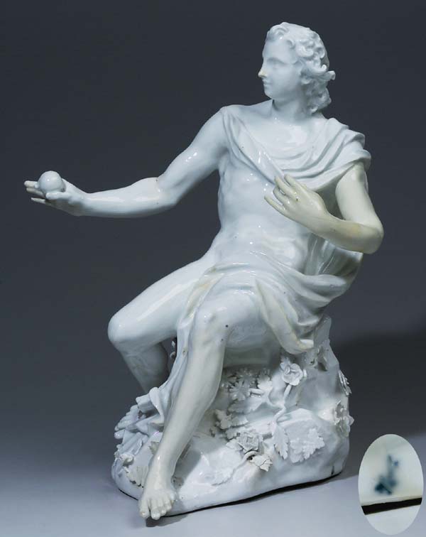 Große Apollo-Figur.