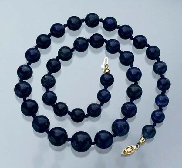 Lapislazuli-Kette.