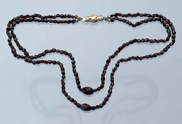 Granat-Collier.