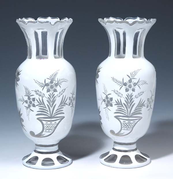 Paar Überfang-Vasen.