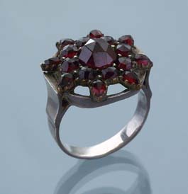 Granat-Ring.