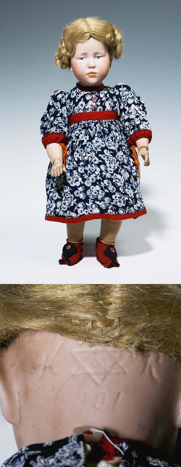 Kleine Porzellankopf-Puppe.
