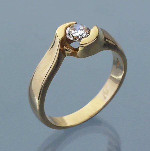 Lupenreiner Solitär-Ring 0.4ct.