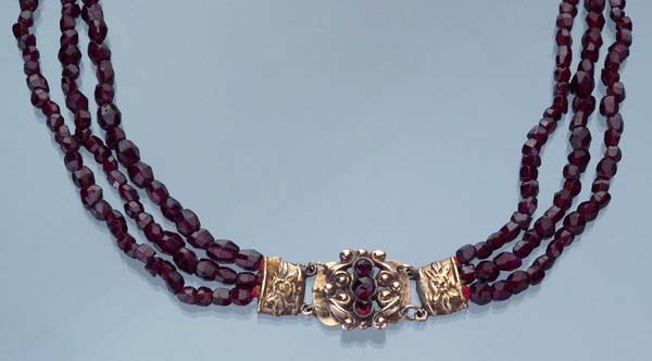 Biedermeier-Granat-Collier.