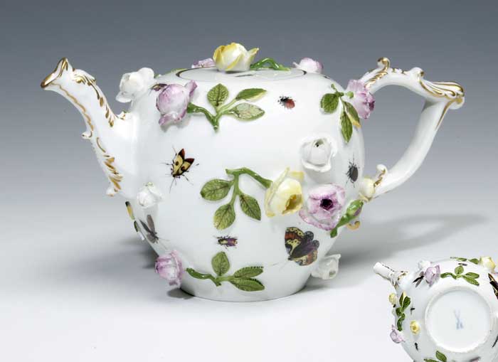 Barock-Blüten-Teekanne.