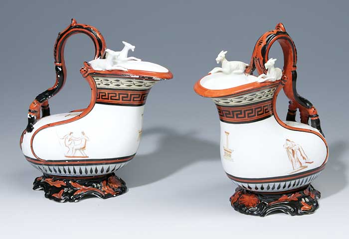 Paar etruskische Kannen.