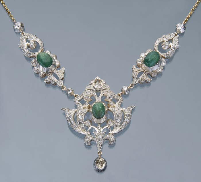Prunkvolles Diamant-Smaragd-Collier.