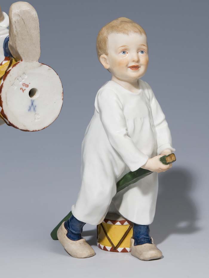 Jugendstil-Kinderfigur.